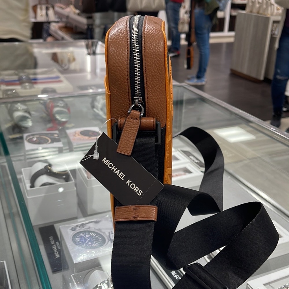 Michael Kors Kent Flight Bag Crossbody Honey Comb - Picture 6 of 16